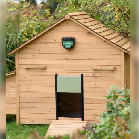 Автоматический открыватель двери Chicksafe Eco для курятника