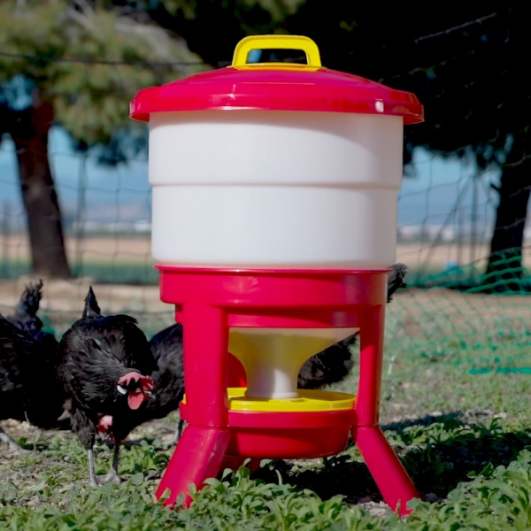 Кормушка бункерная Imperial 28 кг пластик с разделительной решеткой на ножках