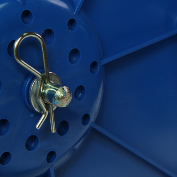 Катушка с намоточным механизмом для шнуров, лент и тросов электроизгороди