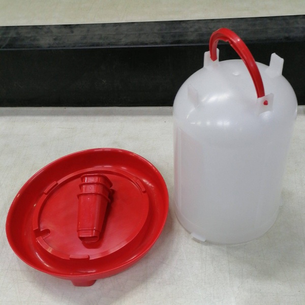 Поилка вакуумная ECO 5 л с ручкой на ножках