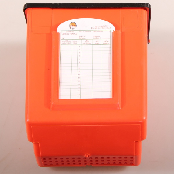 Кормушка бункерная для кроликов 2 секции с держателем для учетной карточки, пластик, с крышкой