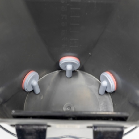 Ведро с 3 сосками для поения ягнят, жеребят, телят 8 л