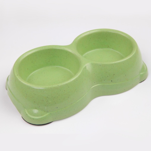 Миска двойная для кошек и собак из бамбука 26х15х5.5 см, 250+250 мл, зеленый