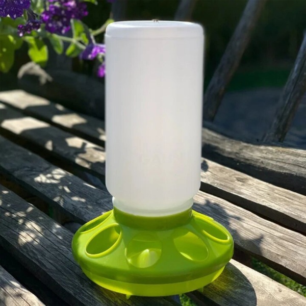 Кормушка бункерная 1 кг пластик с круглыми отверстиями