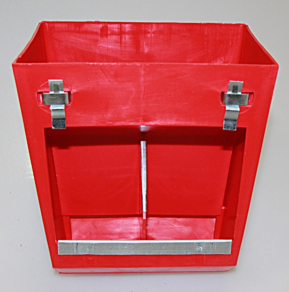 Кормушка бункерная для кроликов 2 секции пластик без крышки