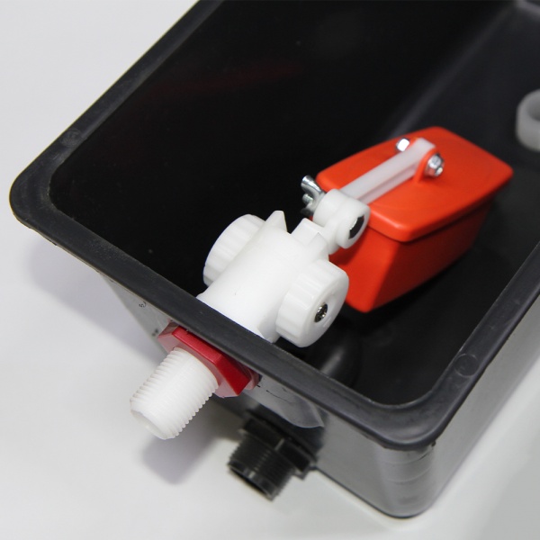 Бачок накопительный 8 л, 2 подключения для линии поения птицы и животных