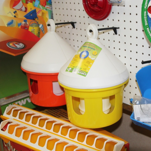 Поилка вакуумная COLOMBI 3 л с окошками для голубей